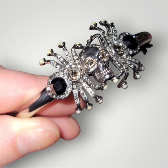 Alexander McQueen Skull Spider Bracelet. - Picture 3 of 6